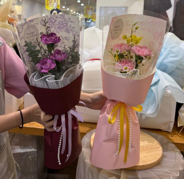 Sweet Love and Gratitude for You, Mom (Fresh Flower)