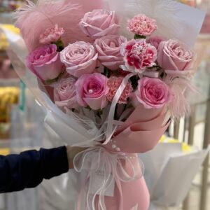 Mom's Gentle Embrace (Fresh Flower)